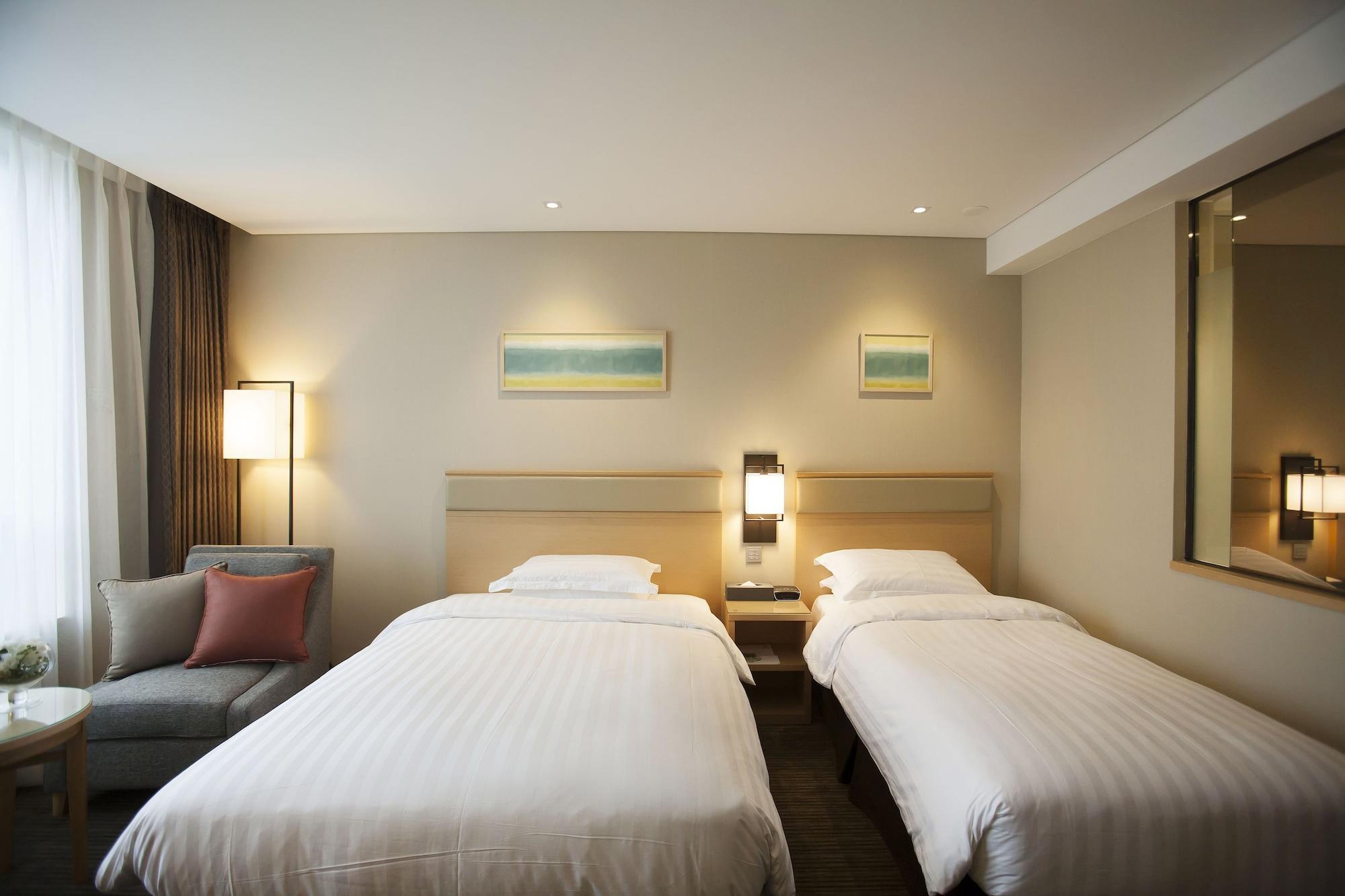 Western Hotel 4*