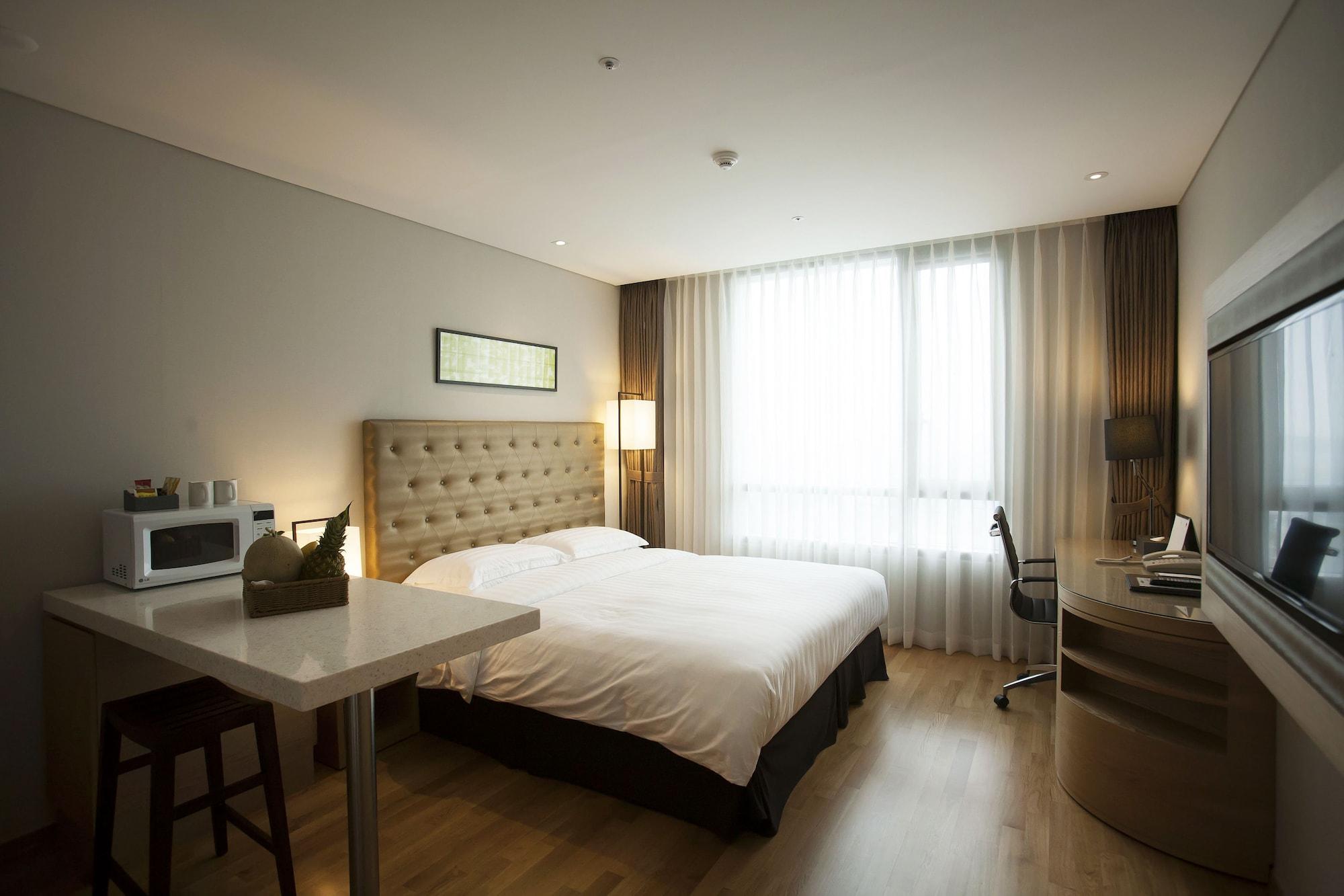 Western Hotel 4*